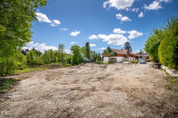 Blick übers Grundstück – Abriss Altbestand bereits erfolgt