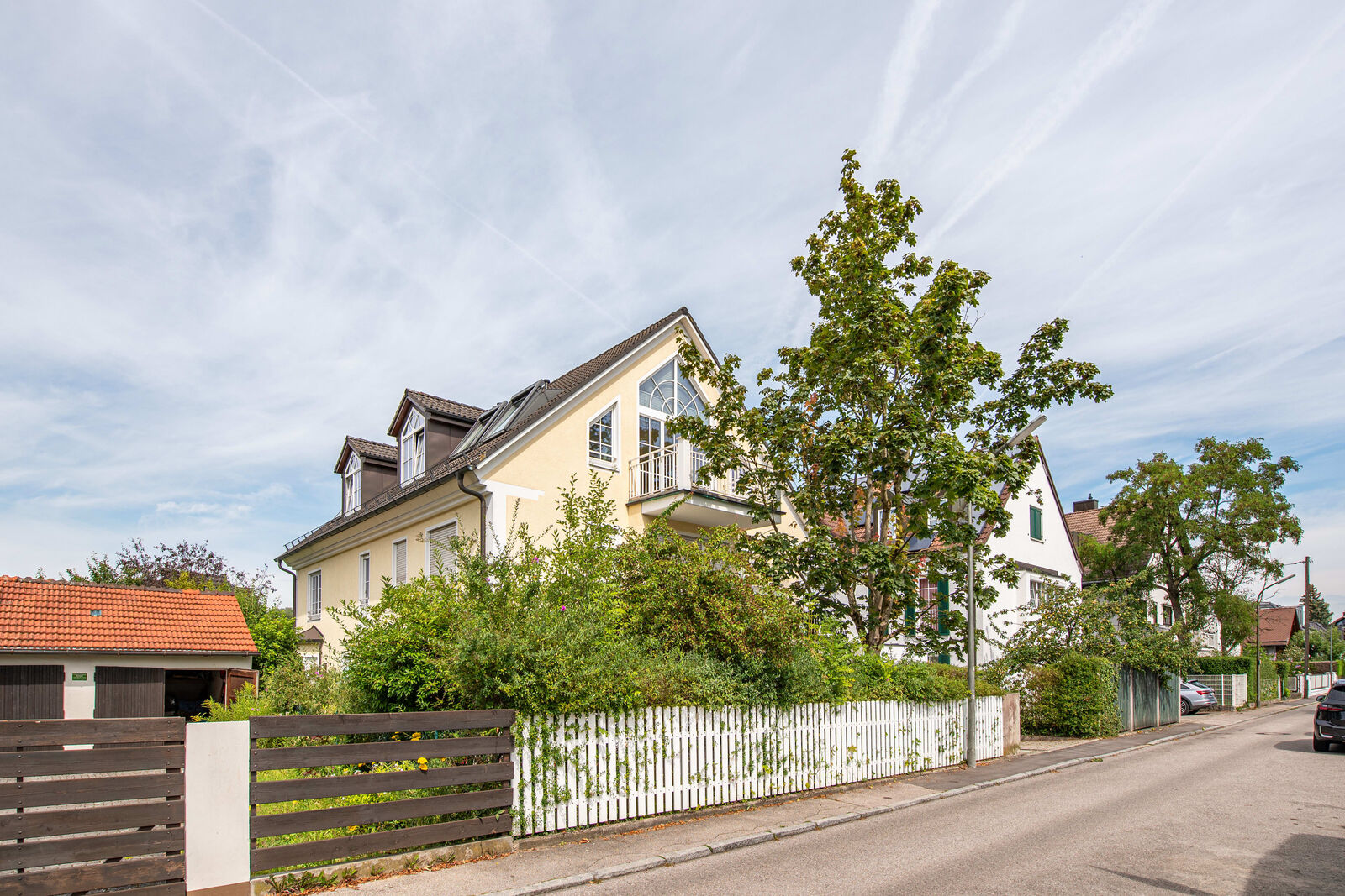 Gepflegtes Mehrparteienhaus