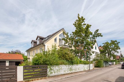 Gepflegtes Mehrparteienhaus