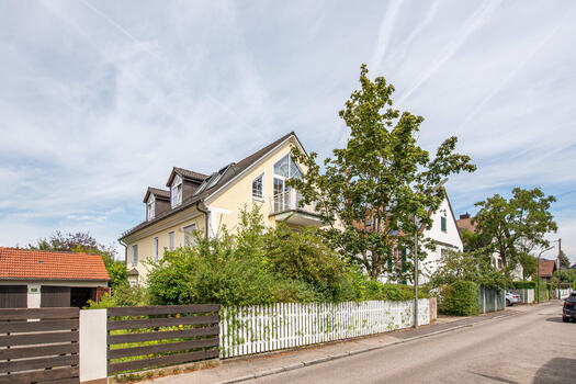 Gepflegtes Mehrparteienhaus