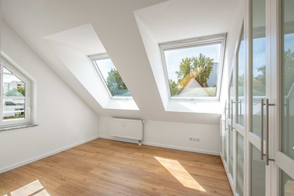 Schlafzimmer mit Einbauten