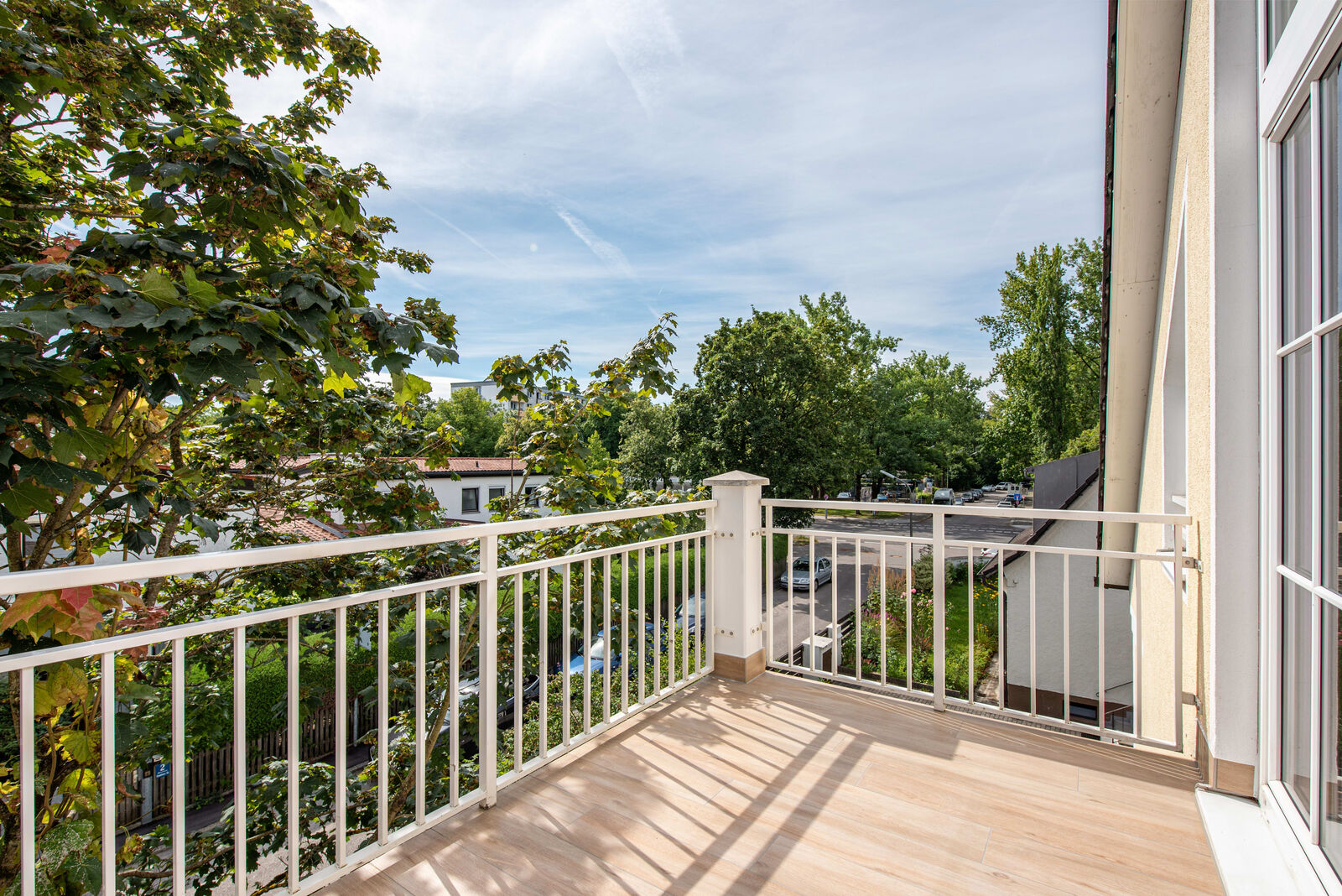 Sonniger Süd-/Ost-Balkon