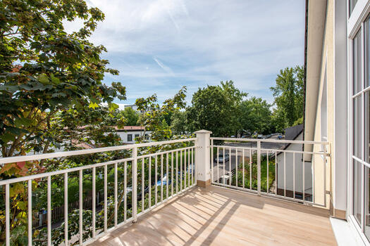 Sonniger Süd-/Ost-Balkon