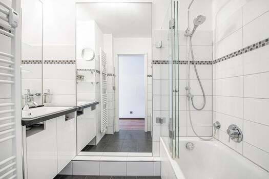 Tasteful bathroom