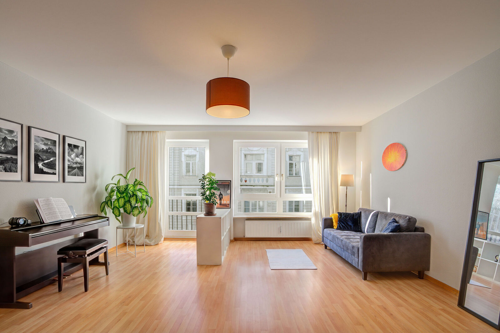 Großzügiges Wohnzimmer