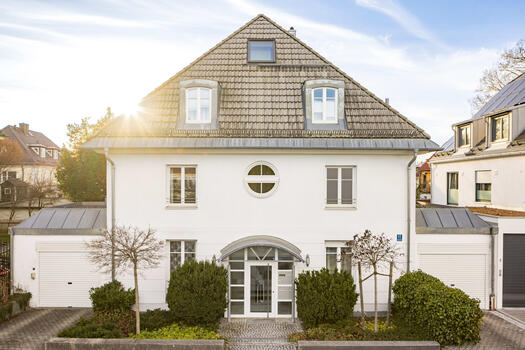 Urban villa with three units