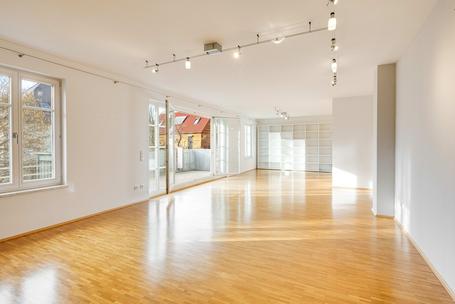 Gut geschnittene, lichterfüllte 3-Zimmer-Wohnung mit sonnigem Balkon