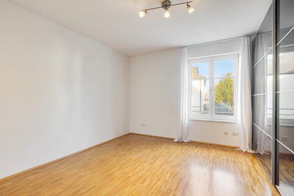 Zwei gut geschnittene Schlafzimmer