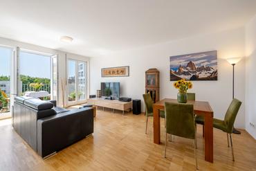 Gut geschnittene, sonnige 3-Zimmer-Wohnung mit Balkon in urbaner, ruhiger Lage