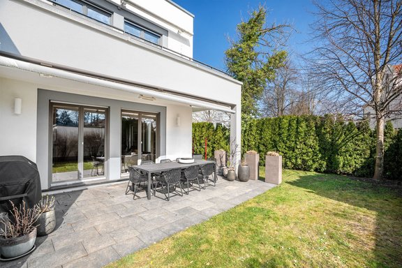 Sonnenterrasse mit Markise