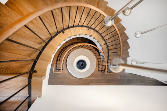 Raumbildende Statement-Treppe