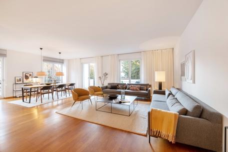 Haus-im-Haus: Hochklassige Villen-Etage mit Terrasse in sehr familienfreundlicher Bestlage