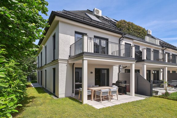 A Garden Oasis in an Elegant City Villa