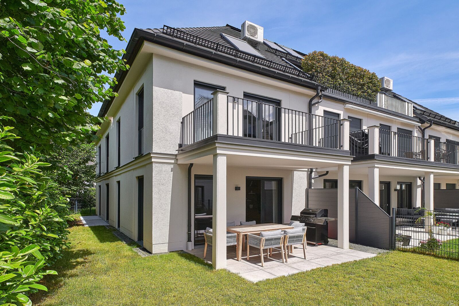 A Garden Oasis in an Elegant City Villa