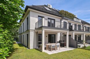 A Garden Oasis in an Elegant City Villa
