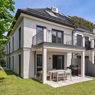 A Garden Oasis in an Elegant City Villa