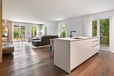 Haus-im-Haus mit Privatgarten: Exklusive 5-Zimmer-Maisonette in grüner Bestlage