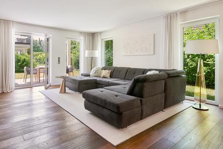 "Haus im Haus" in ruhiger Lage: Exklusive 5-Zimmer-Maisonette mit privatem Indoor-Pool und Garten