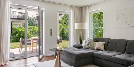 Privater Indoor-Pool & Garten: Exklusive 5-Zimmer-Maisonette mit Haus-im-Haus-Charakter