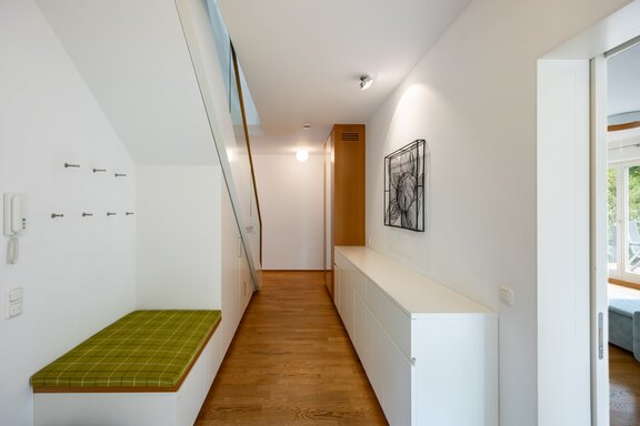 Treppe mit Einbauten