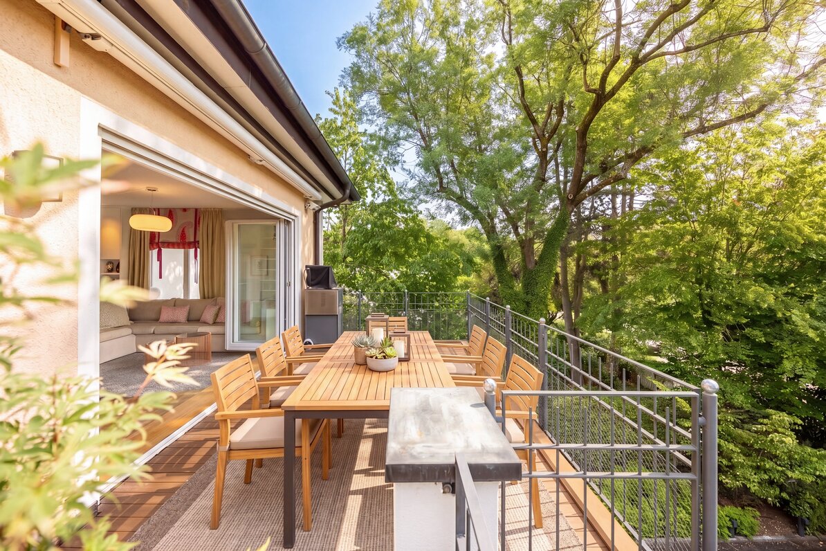 Dachterrasse (virtuell möbliert)