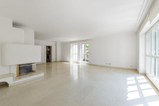 Living room with panoramic fireplace