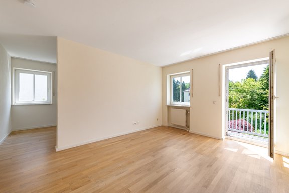 Masterschlafzimmer mit Balkon