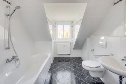 Attraktives Tageslicht-Bad