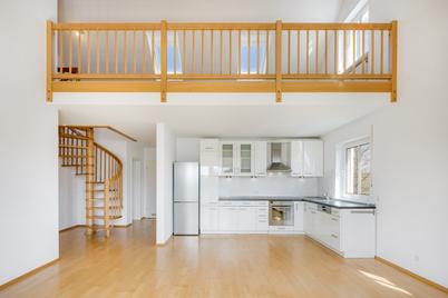 Helle 2,5-Zimmer-Galerie-Wohnung mit Süd-Balkon