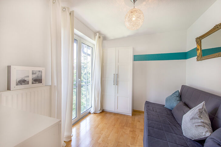 Helles Kinder- oder Arbeitszimmer