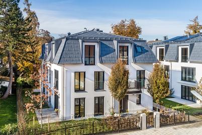 Bright 3.5 room apartment with two balconies in family-friendly location for first-time occupancy