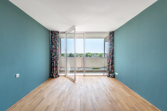 Schlafzimmer mit Balkonzugang