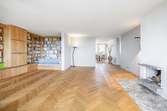 Blick aus dem Wohnzimmer Richtung Essbereich