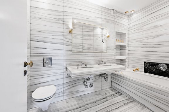 Meisterhaft verlegter Marmor