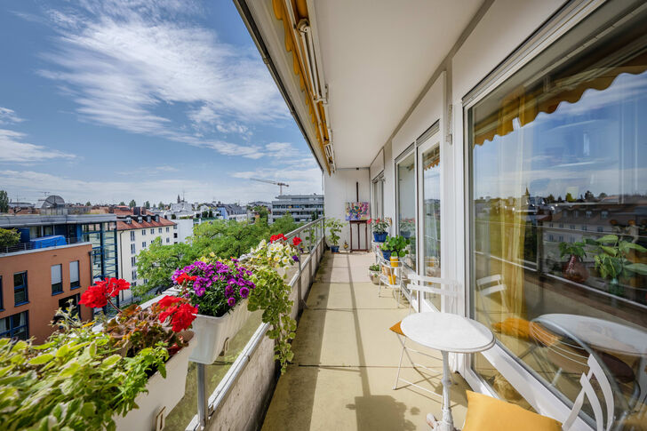 Umlaufende Süd-Terrasse