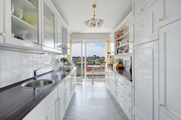 Küche mit Terrassenzugang