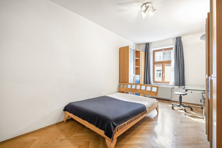 Ca. 15 m² großes Schlafzimmer