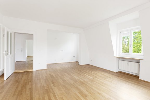 Esszimmer und Küche mit Anschlüssen