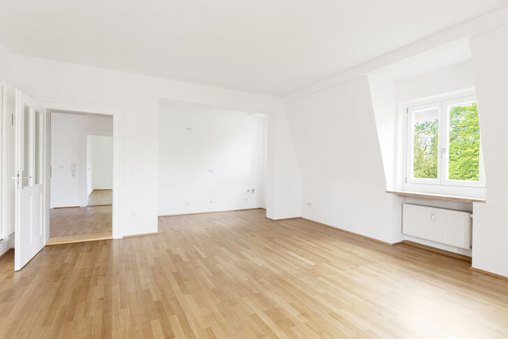 Esszimmer und Küche mit Anschlüssen