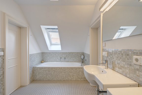 Bad von Material + Konzept