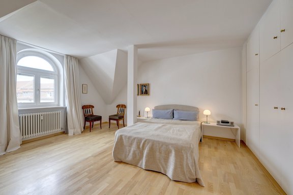 Schlafzimmer mit Einbauschrank