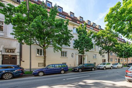 Helle Dachgeschosswohnung mit 3,5 Zimmern