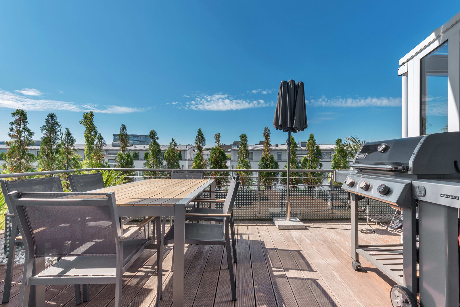 Großzügige Süd-Westterrasse