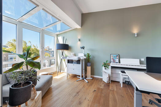 Light-filled studio ambience