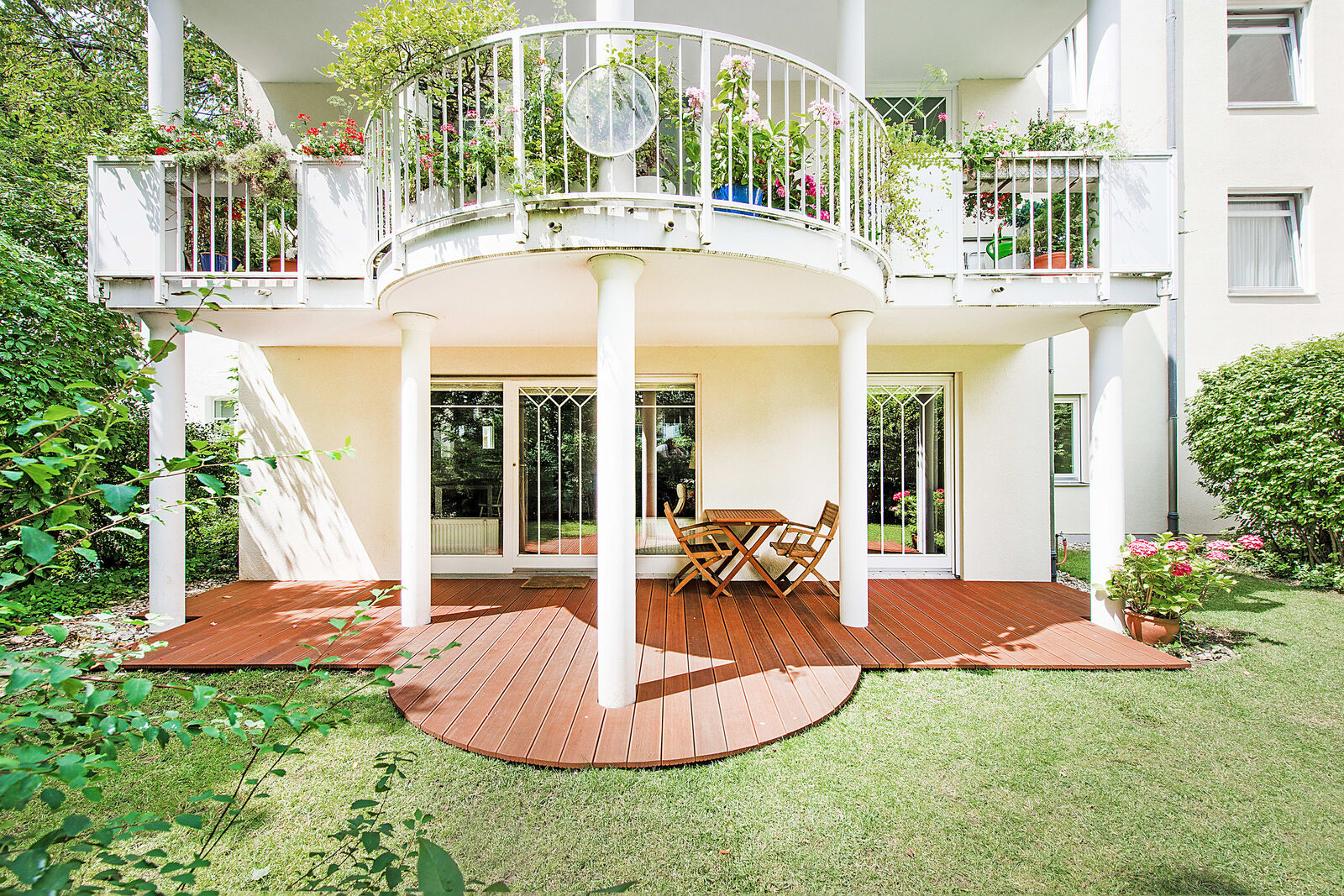 Terrasse mit Garten