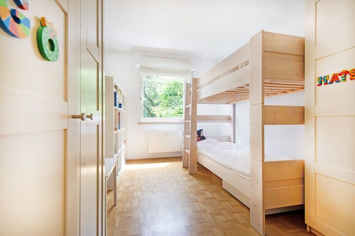 Kinderzimmer mit reichlich Stellfläche