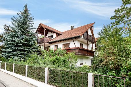 Helle gut geschnittene 3-Zimmer Wohnung mit zwei sonnigen Balkonen in angenehmer ruhiger Lage