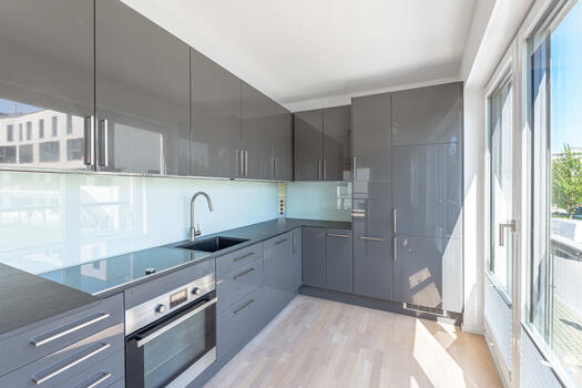 Kitchen with high gloss fronts