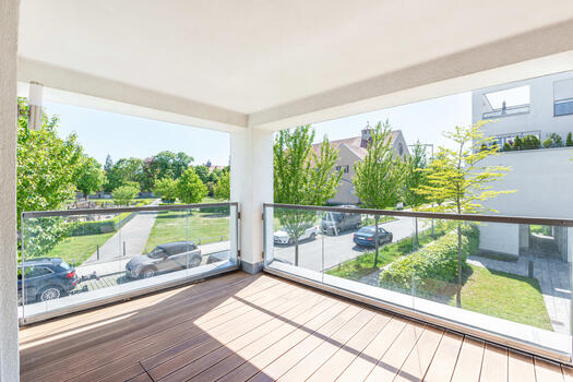 Loggia with view into the green