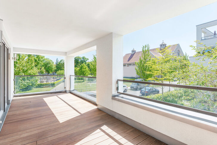 Großzügige Loggia